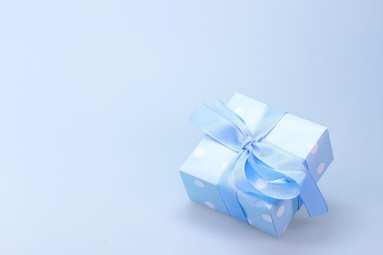 découvrez les réglementations à suivre en 2025 pour la création et la distribution de paniers-cadeaux de noël. conseils pratiques, normes légales et bonnes pratiques pour garantir la conformité de vos coffrets cadeaux festifs.