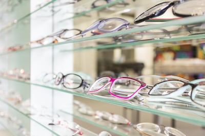 Les lunettes intelligentes Meta Ray-Ban s’enrichissent d’une mémoire intégrée : quelles nouveautés et fonctionnalités au rendez-vous ?